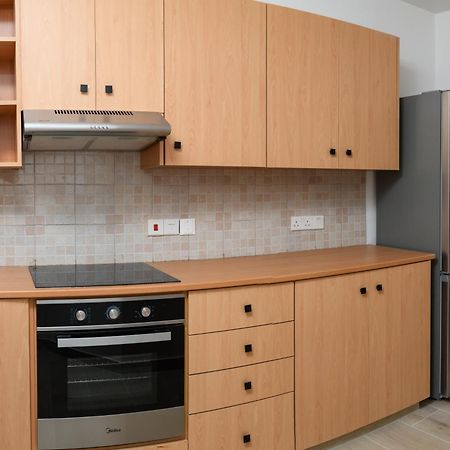 Ollies 3 Bedroom Apartment Larnaca Esterno foto