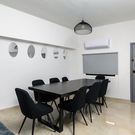 Ollies 3 Bedroom Apartment Larnaca Esterno foto