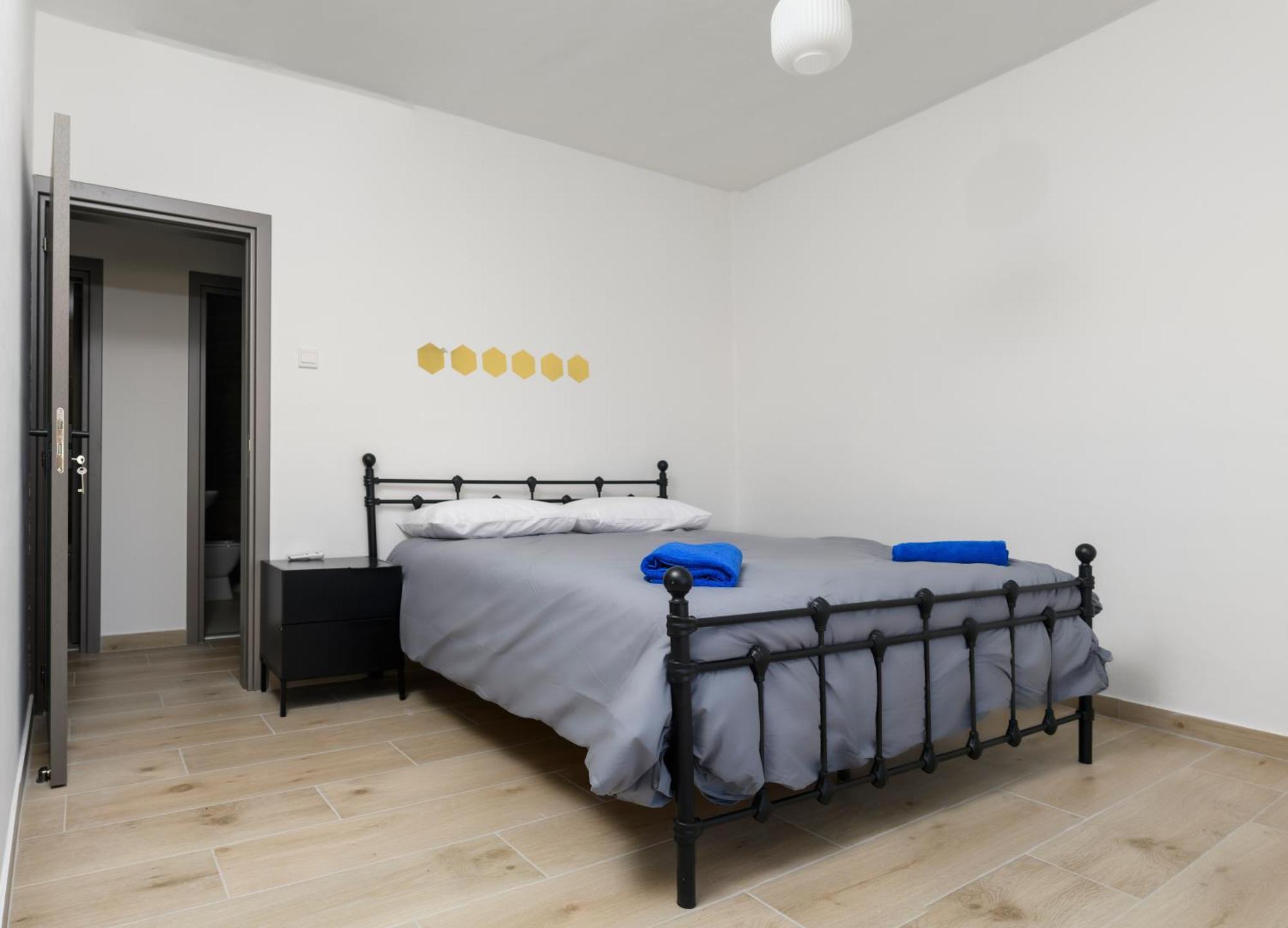 Ollies 3 Bedroom Apartment Larnaca Esterno foto
